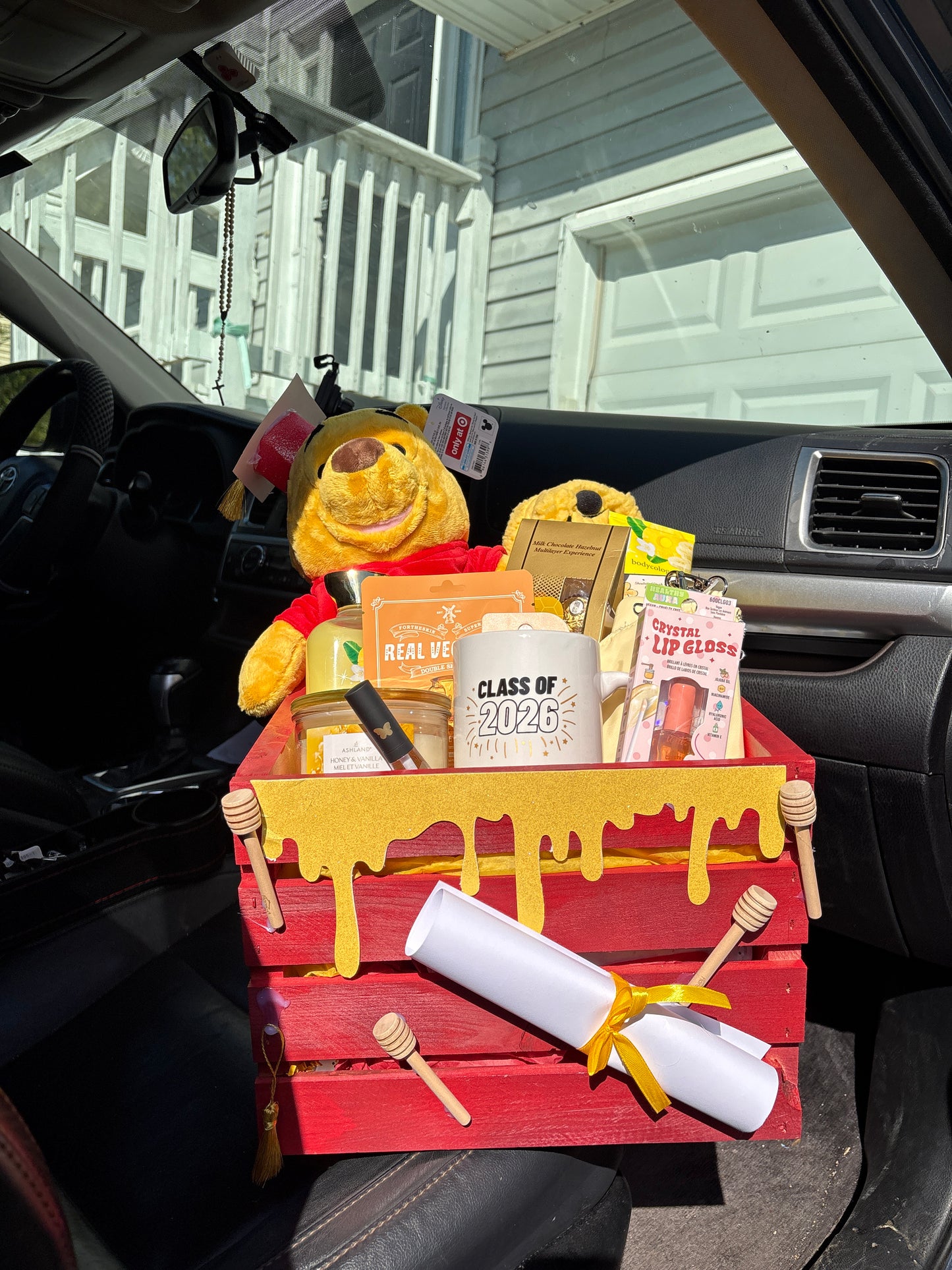 Winnie the Pooh graduation basket🍯🎓