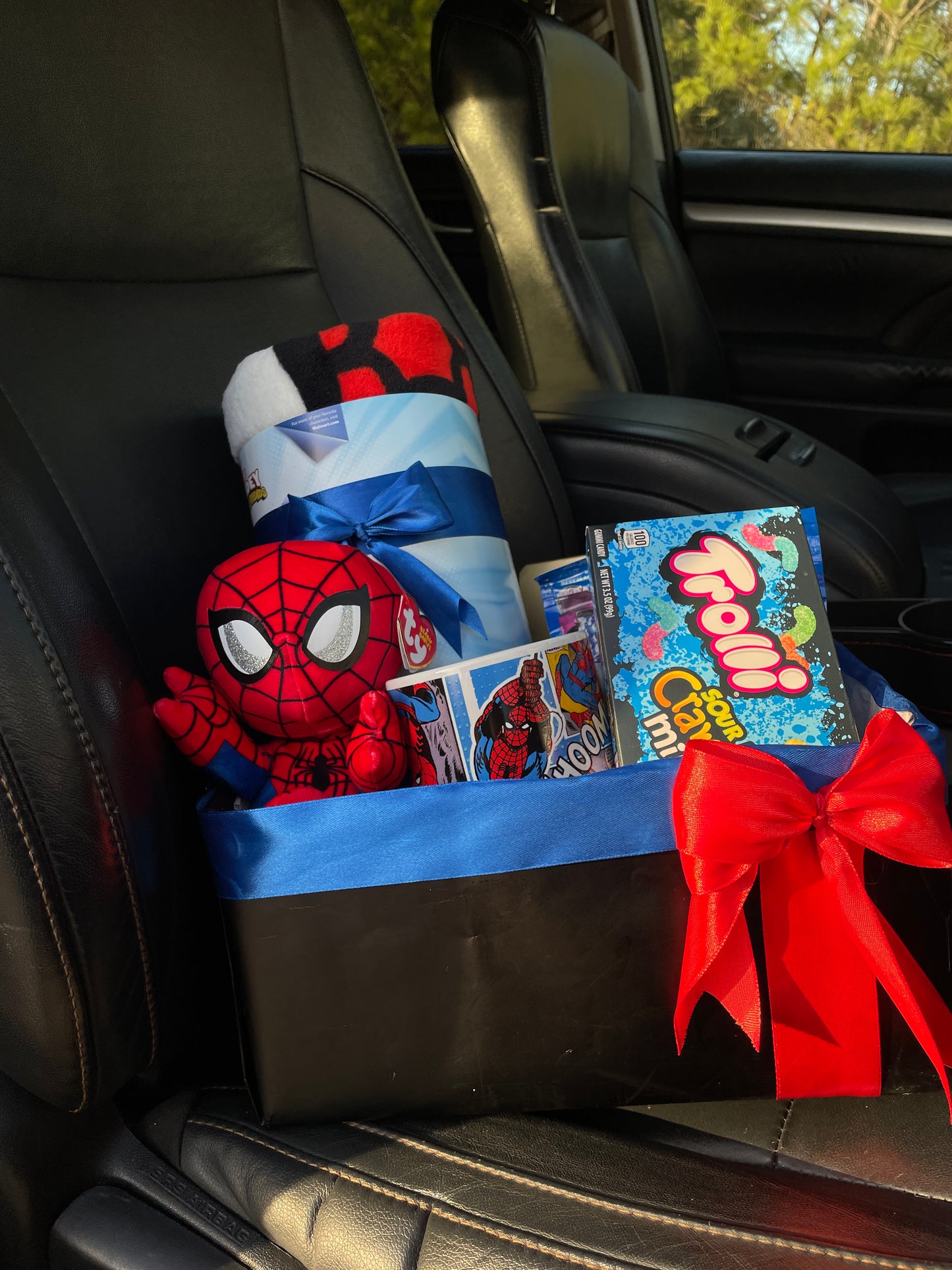 Small spider man basket