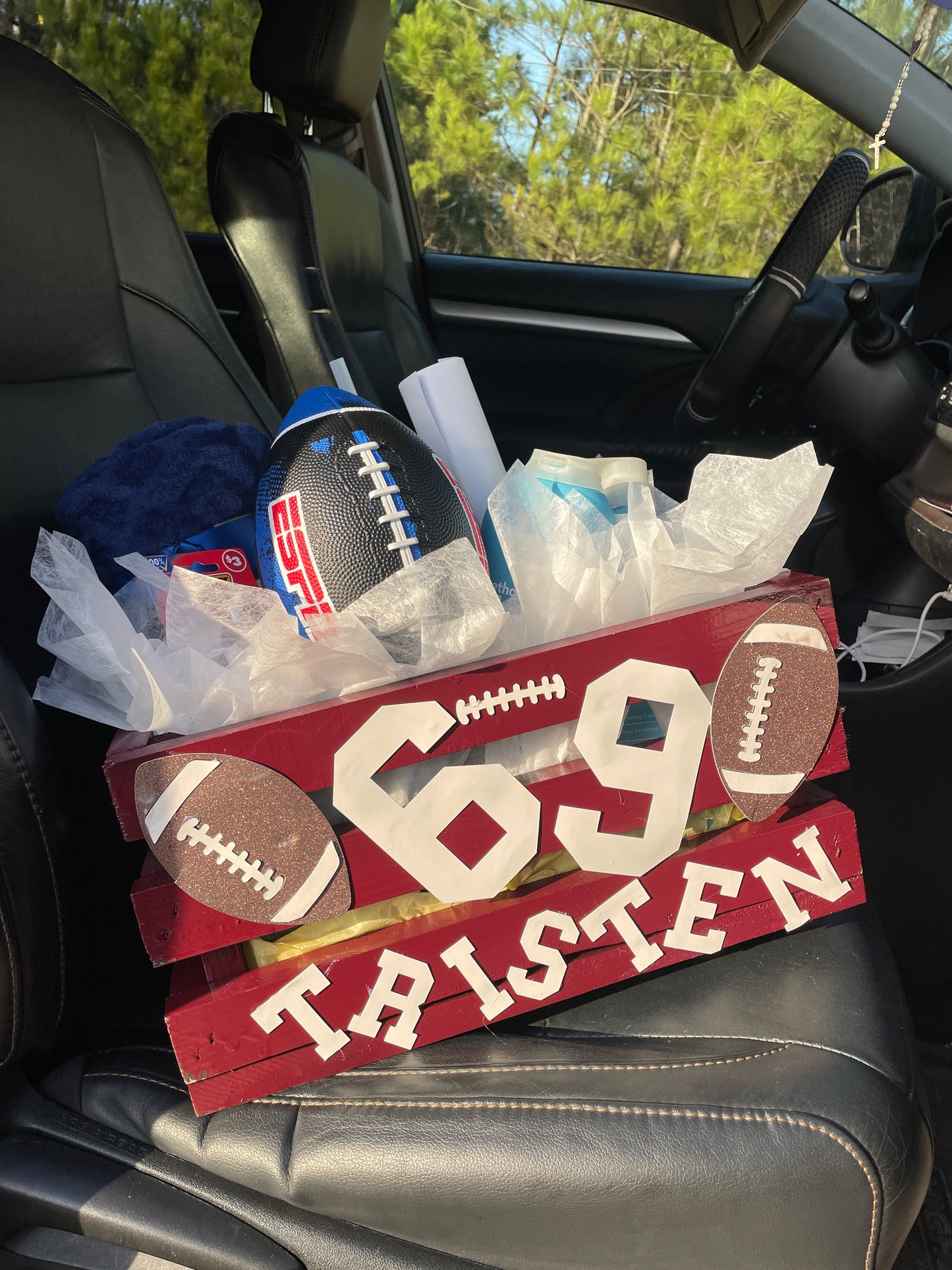 Football themed basket🏈