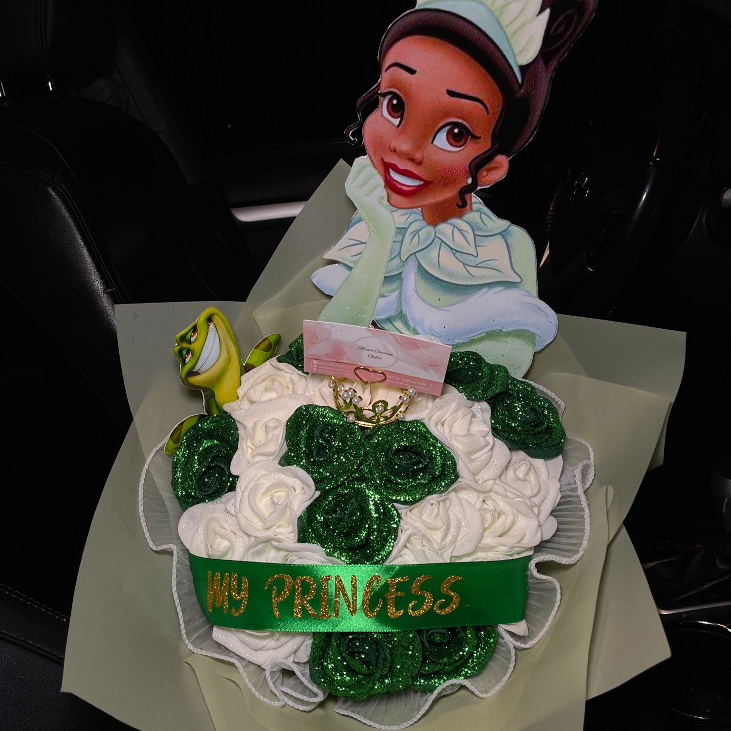 18 Count Tiana bouquet 👸🏾💚
